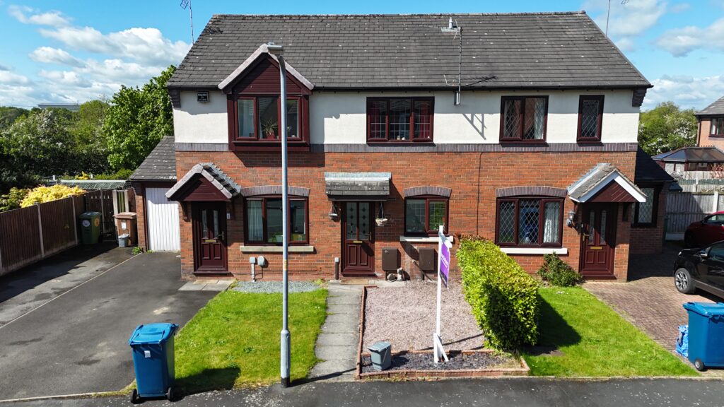 Melrose Avenue, Stone, ST15