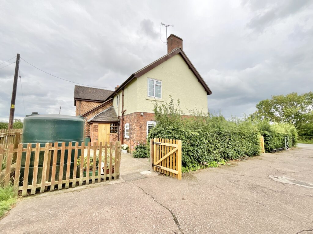 Whitgreave Lane, Whitgreave, ST18