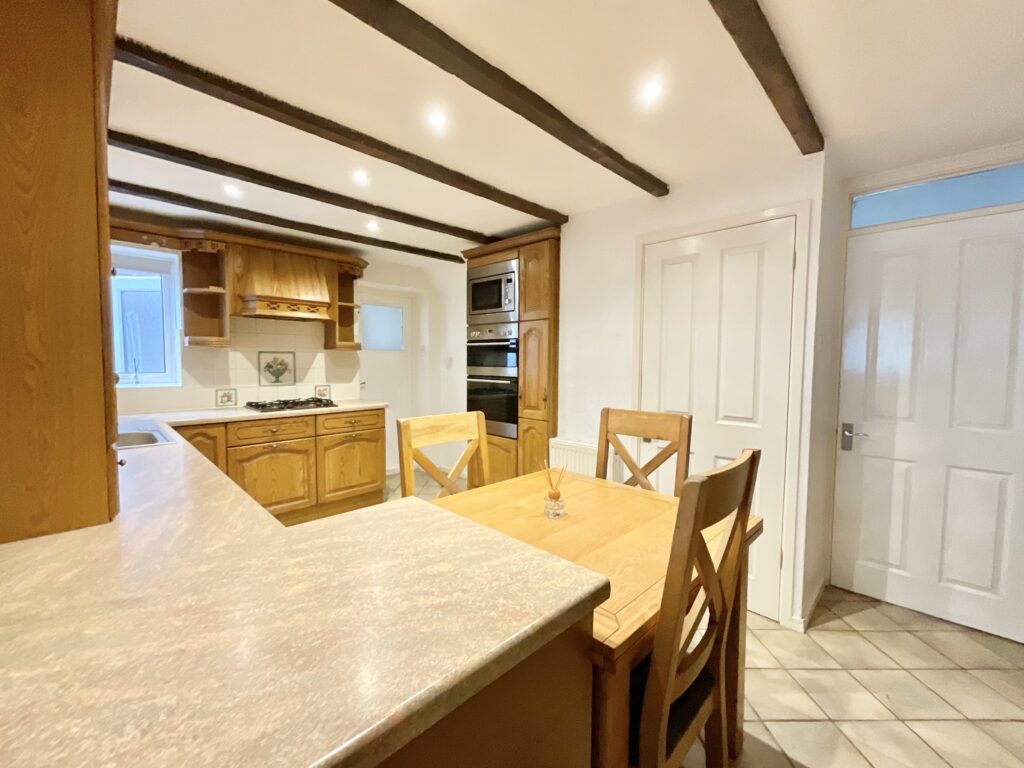 Redwood Avenue, Stone, ST15