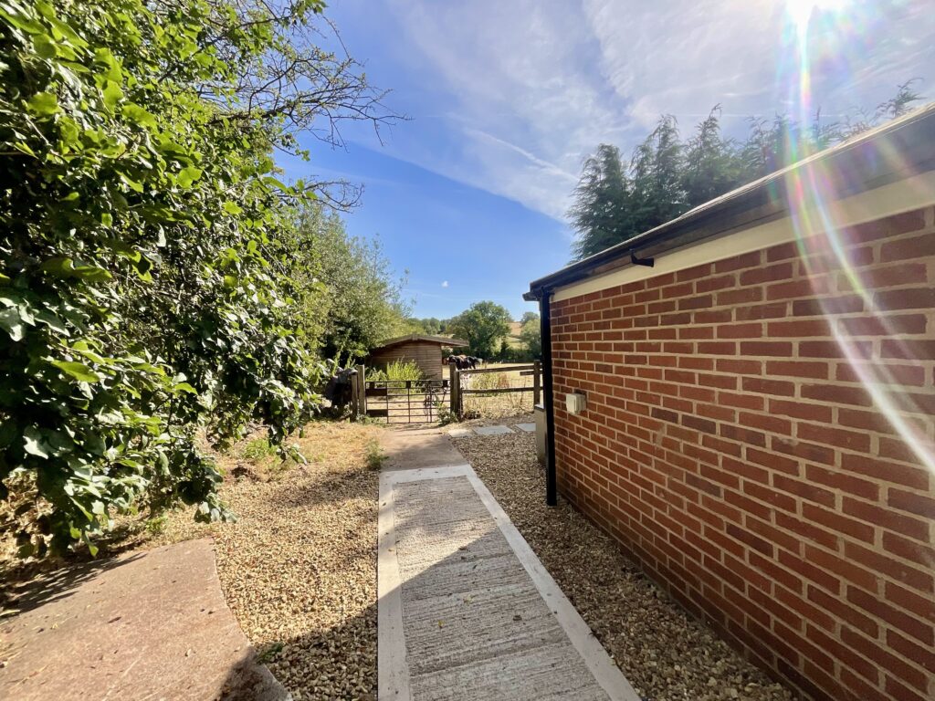 Coton, Milwich, ST18