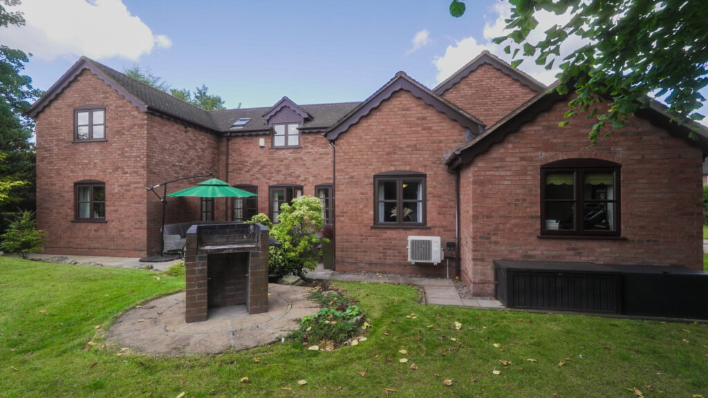 Moss Lane, Hilderstone, ST15