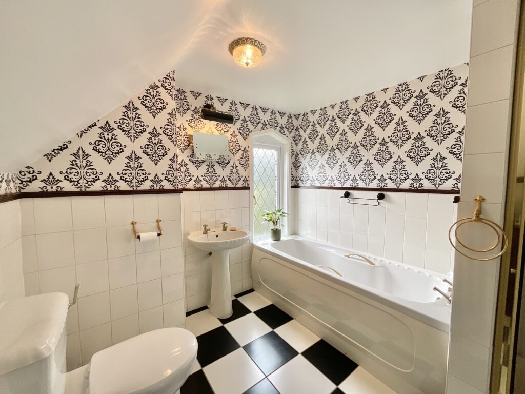 London Road, Weston, ST18