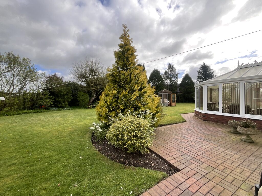 London Road, Weston, ST18