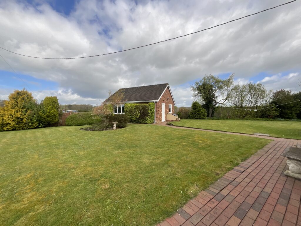 London Road, Weston, ST18