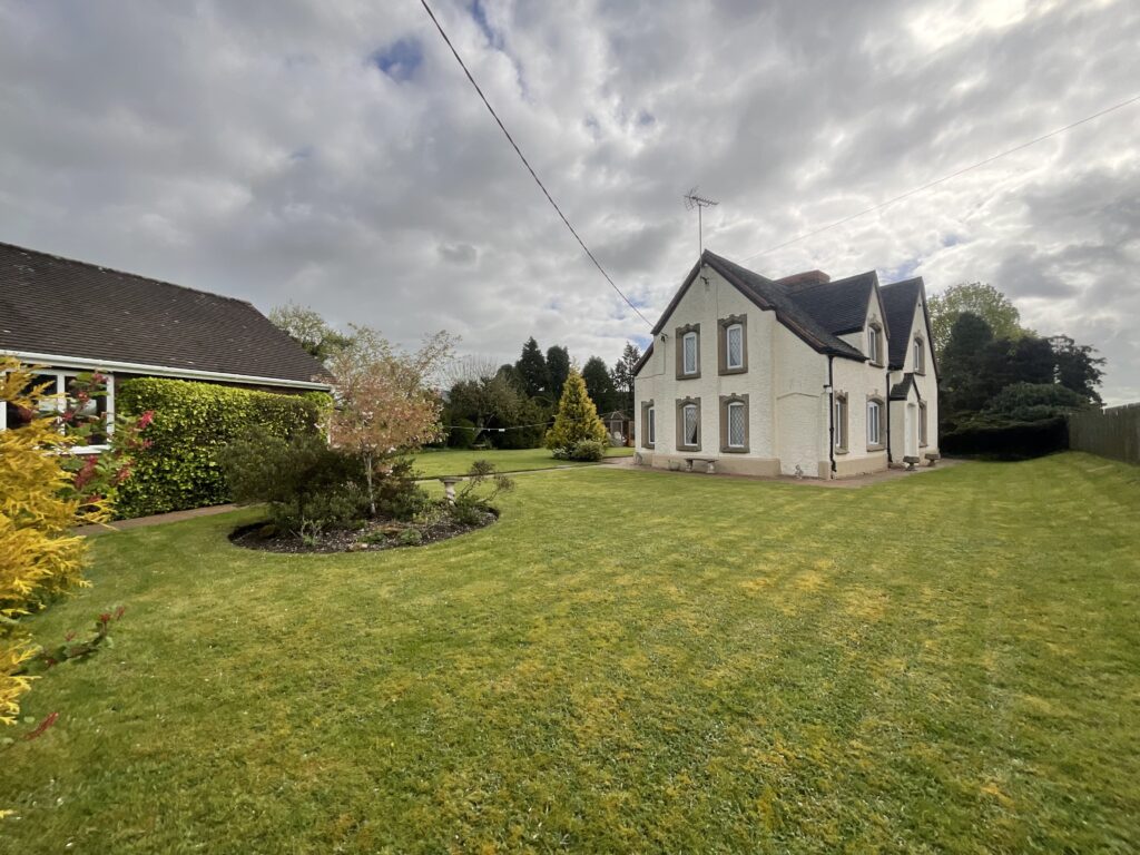London Road, Weston, ST18