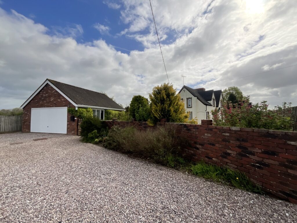 London Road, Weston, ST18