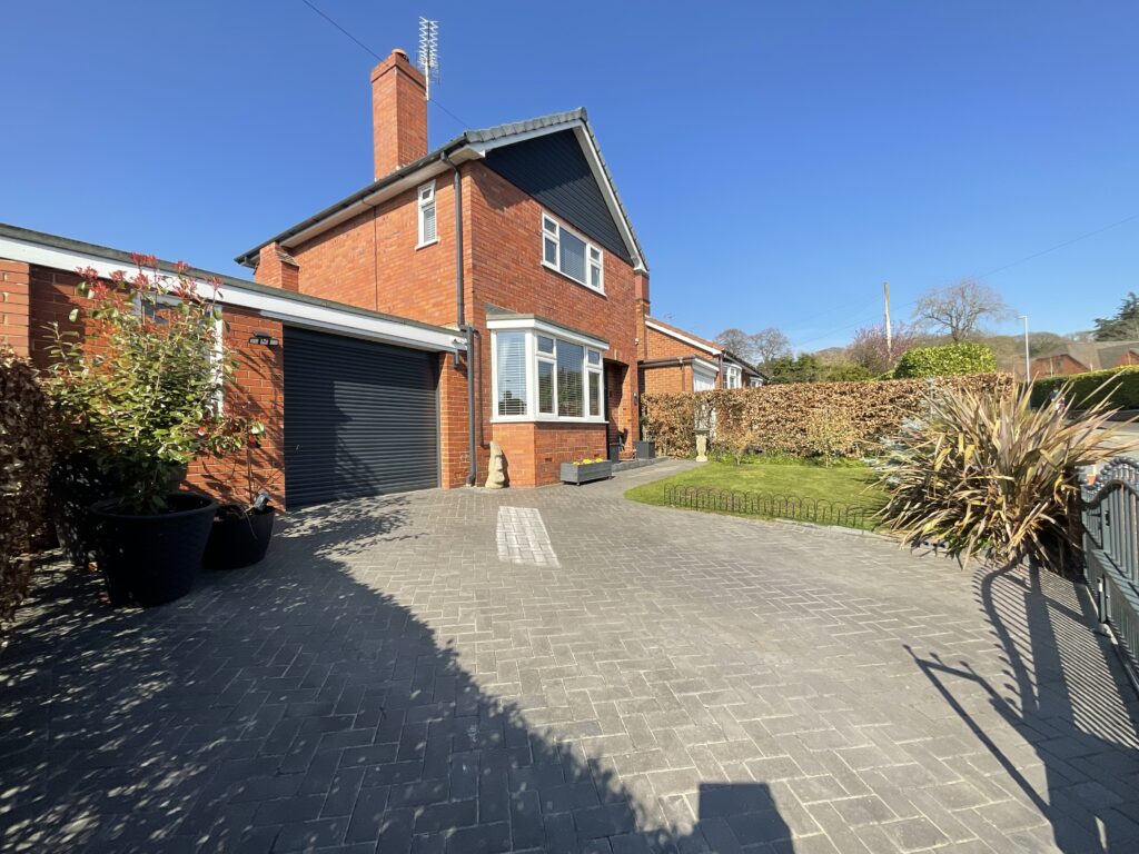 Rock Crescent, Oulton, ST15