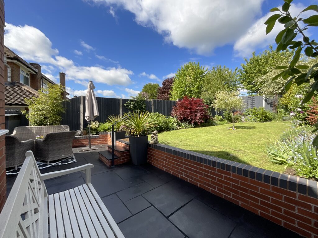 Rock Crescent, Oulton, ST15