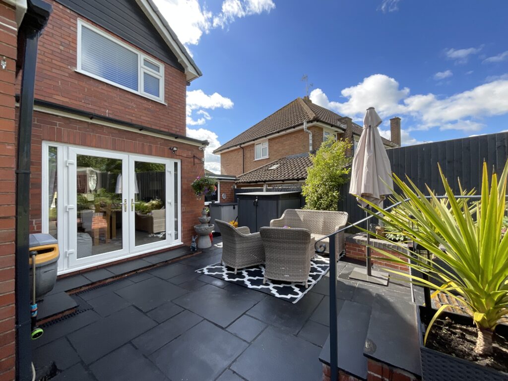 Rock Crescent, Oulton, ST15