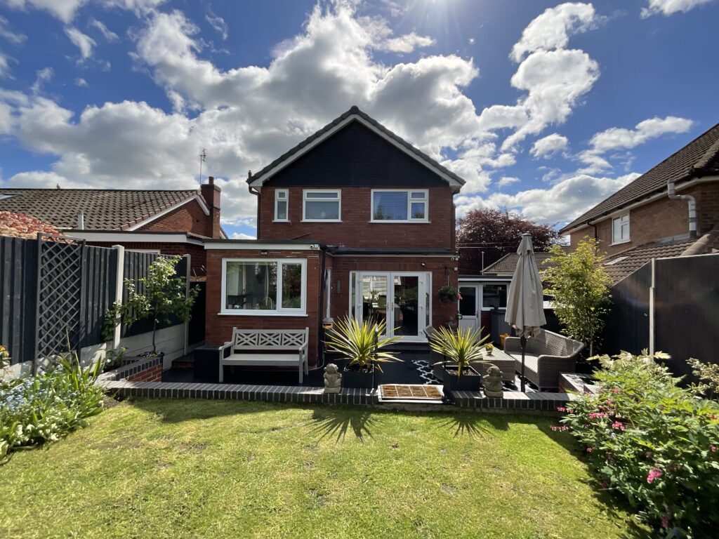 Rock Crescent, Oulton, ST15