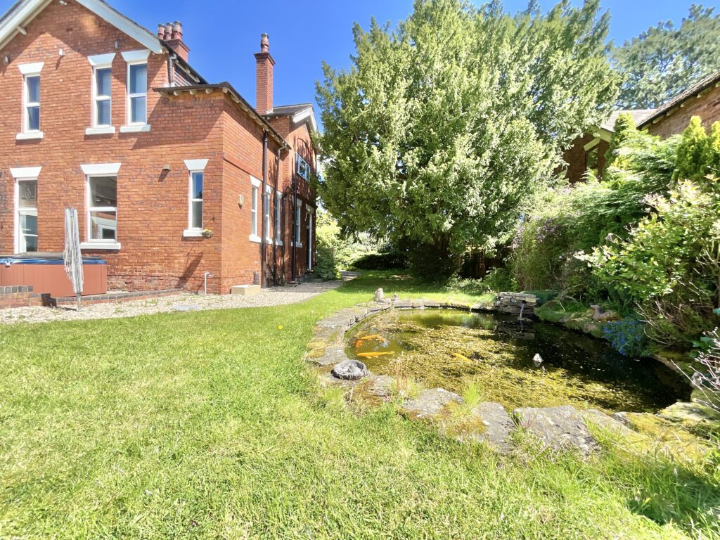 Moss Lane, Yarnfield, ST15