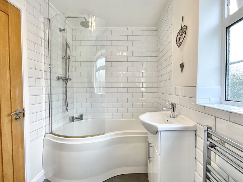 Glen Drive, Alton, ST10