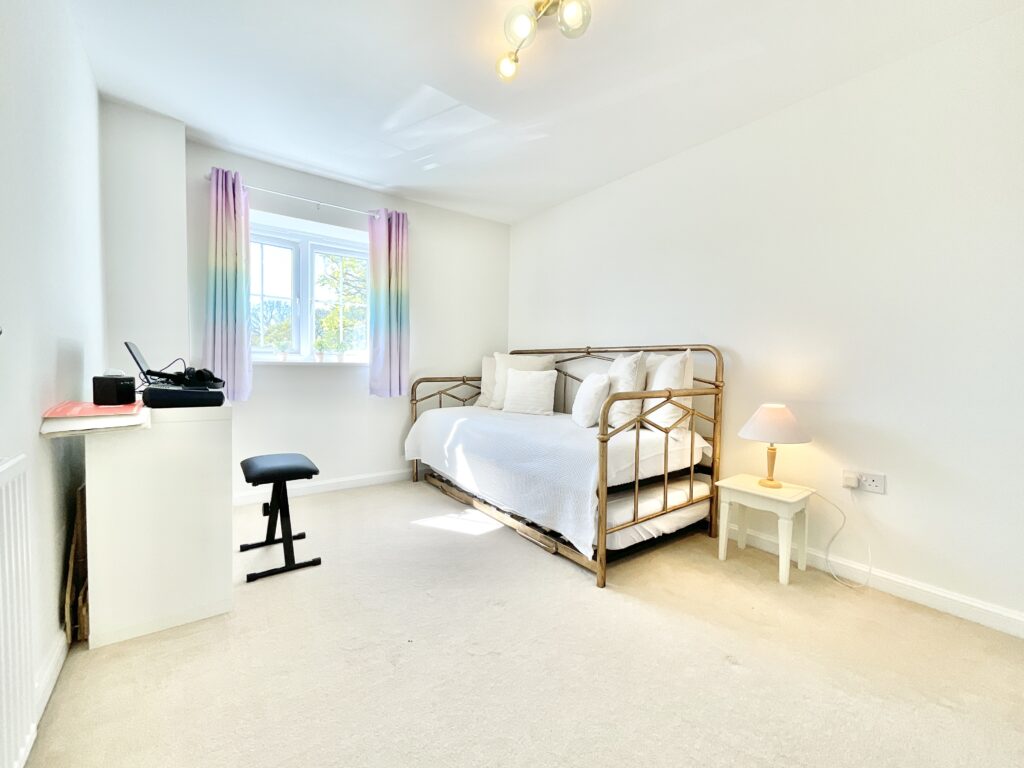 Yarnfield Parkway, Yarnfield, ST15