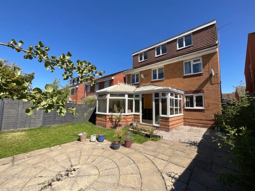Ebony Close, Stafford, ST16