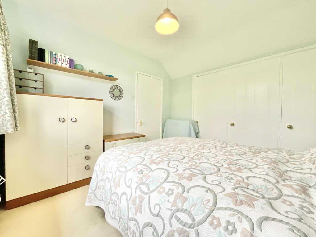 Willowbrook, Derrington, ST18