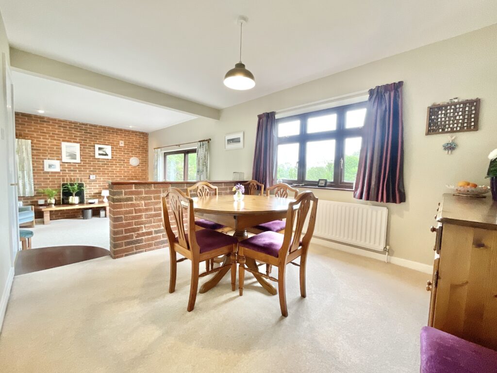 Willowbrook, Derrington, ST18