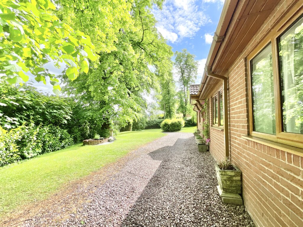Meaford, Stone, ST15