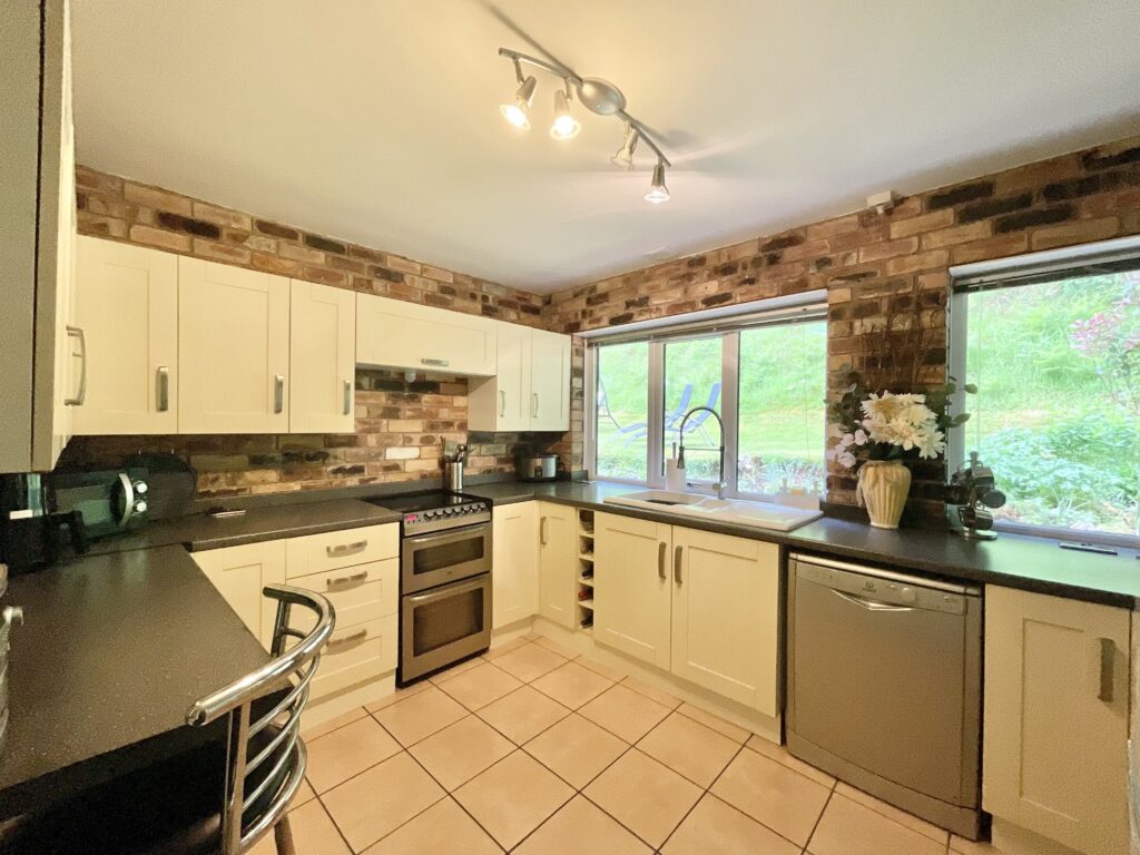 Meaford, Stone, ST15