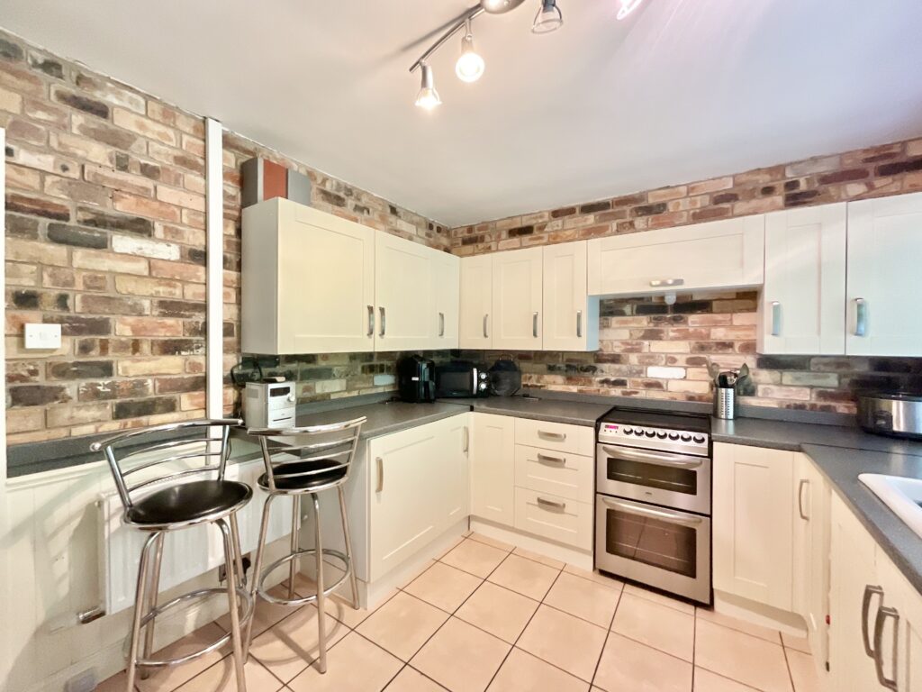 Meaford, Stone, ST15