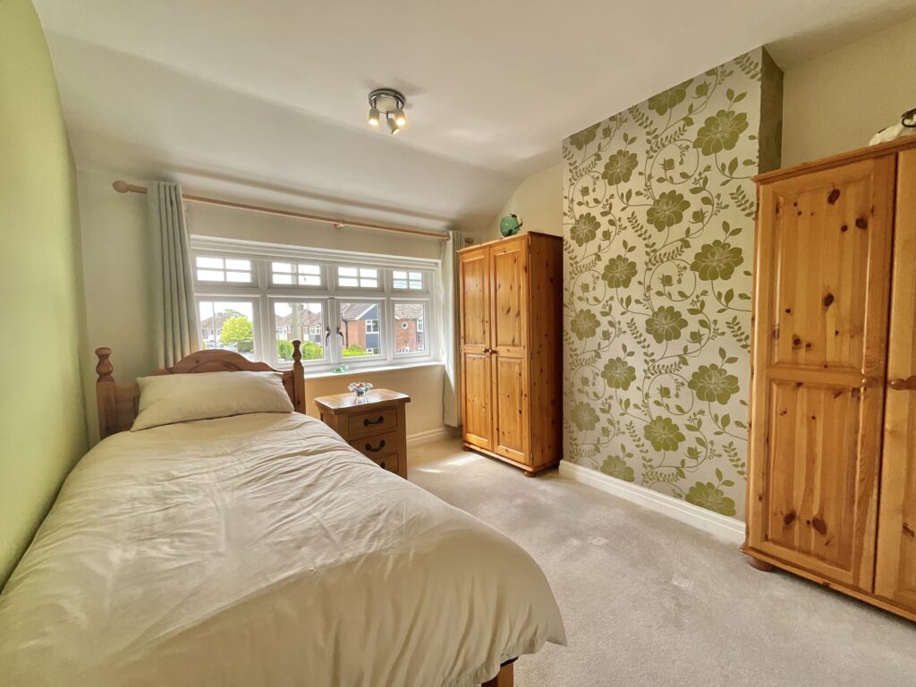 New Close Avenue, Forsbrook, ST11