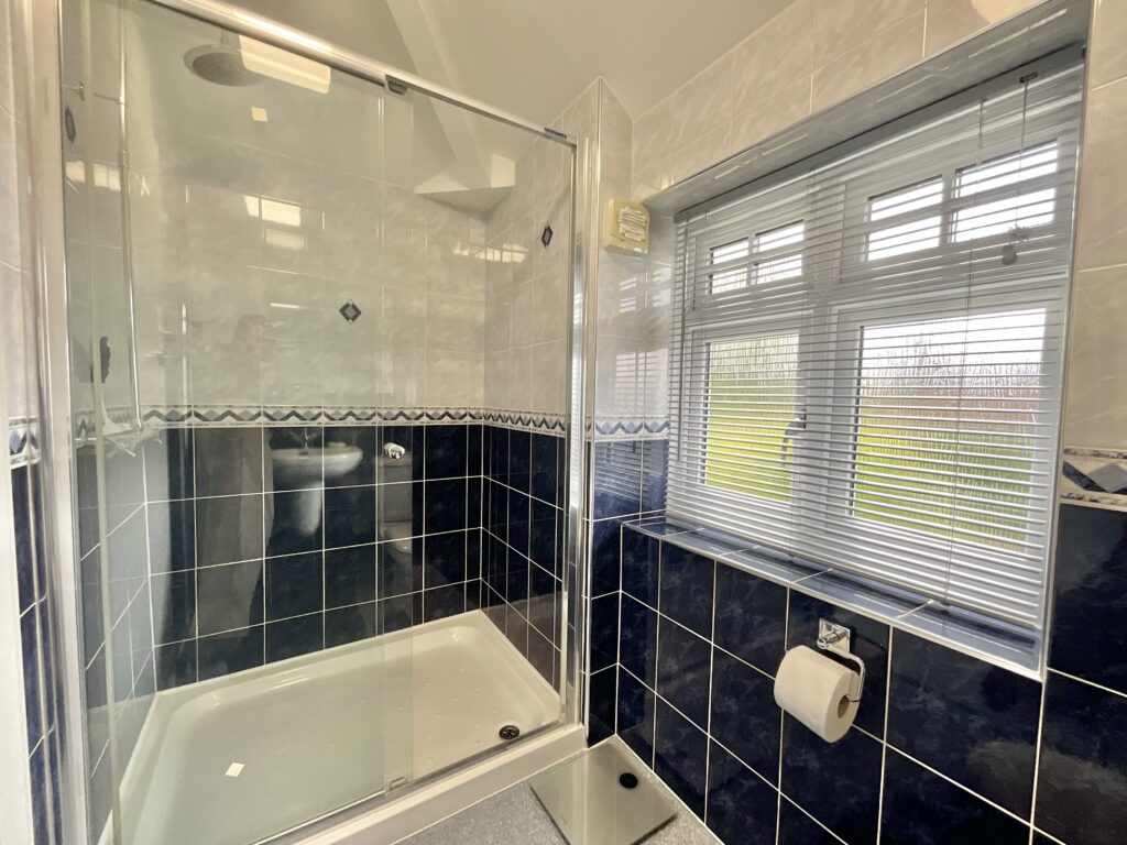 New Close Avenue, Forsbrook, ST11