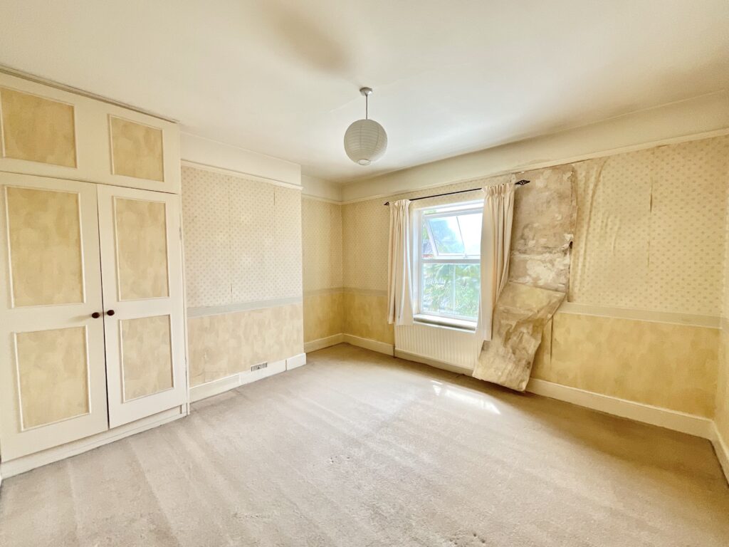 The Avenue, Stone, ST15