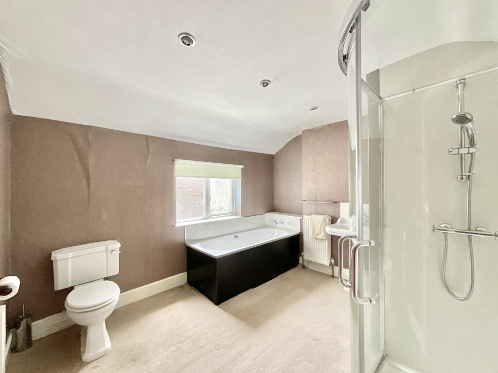 The Avenue, Stone, ST15