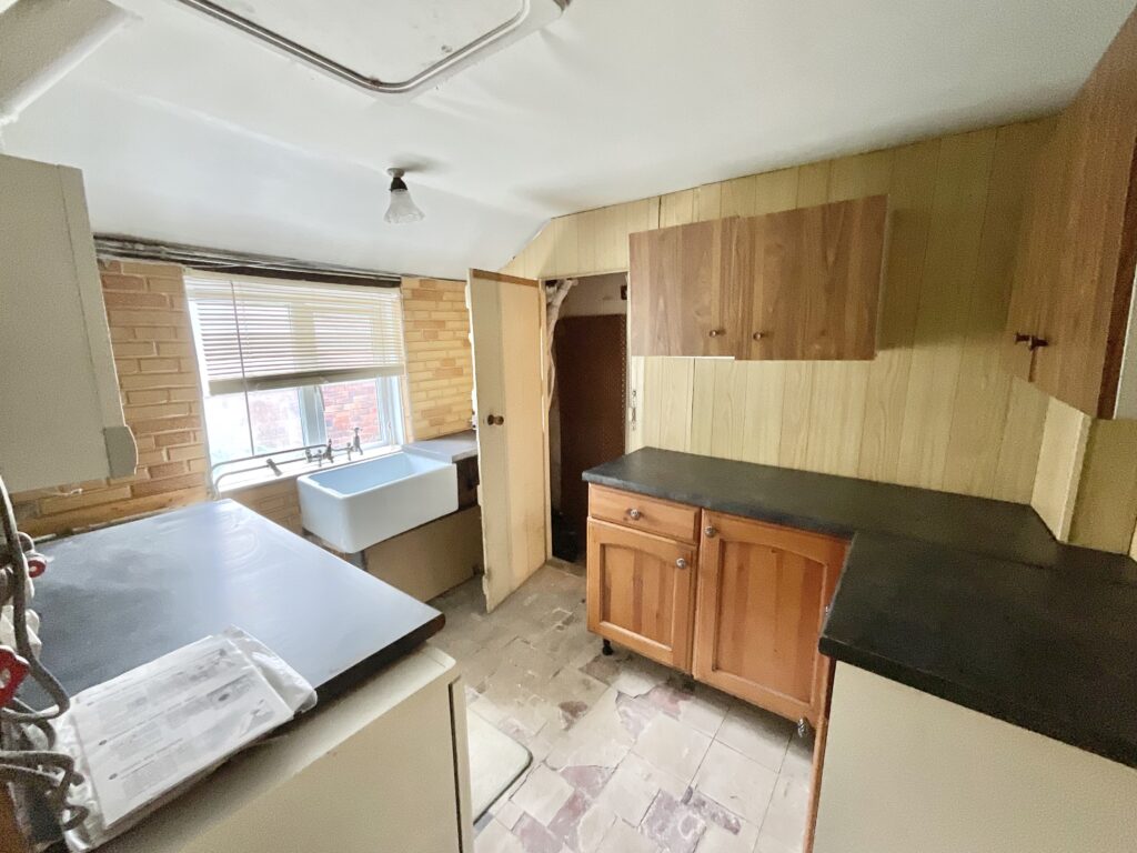The Avenue, Stone, ST15