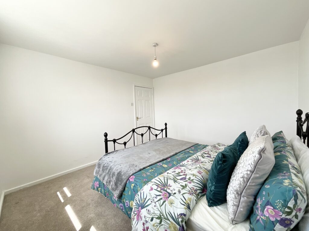 Mercer Avenue, Stone, ST15