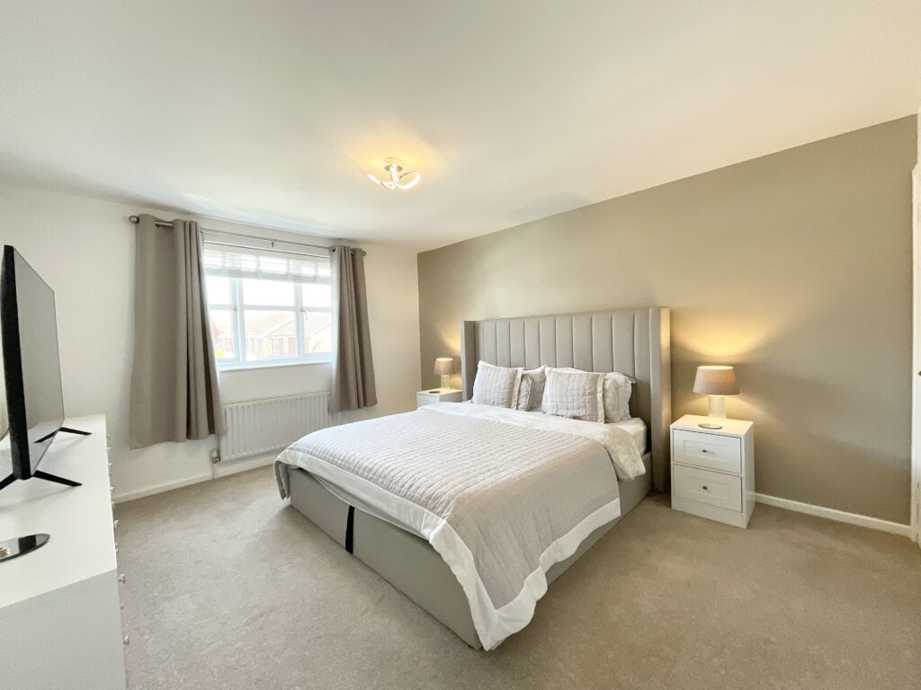 Mercer Avenue, Stone, ST15