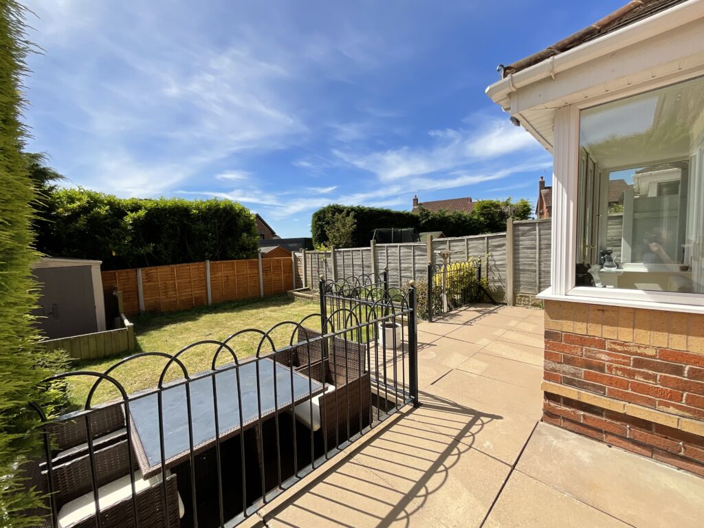 Mercer Avenue, Stone, ST15