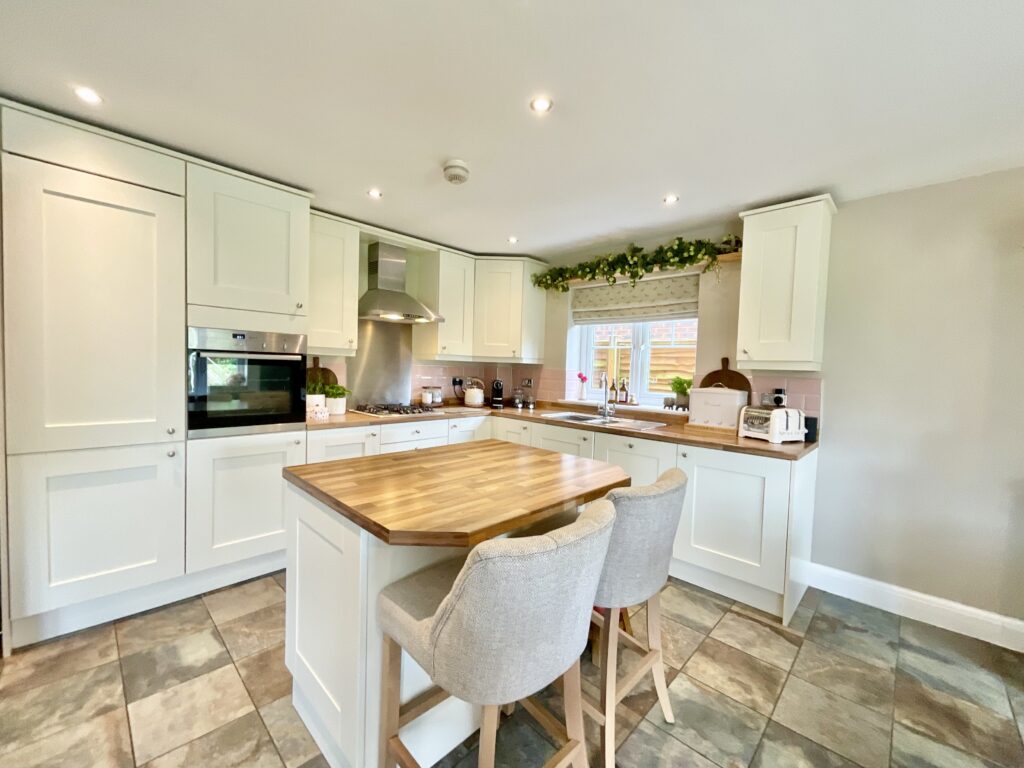 Main Road, Worleston, CW5