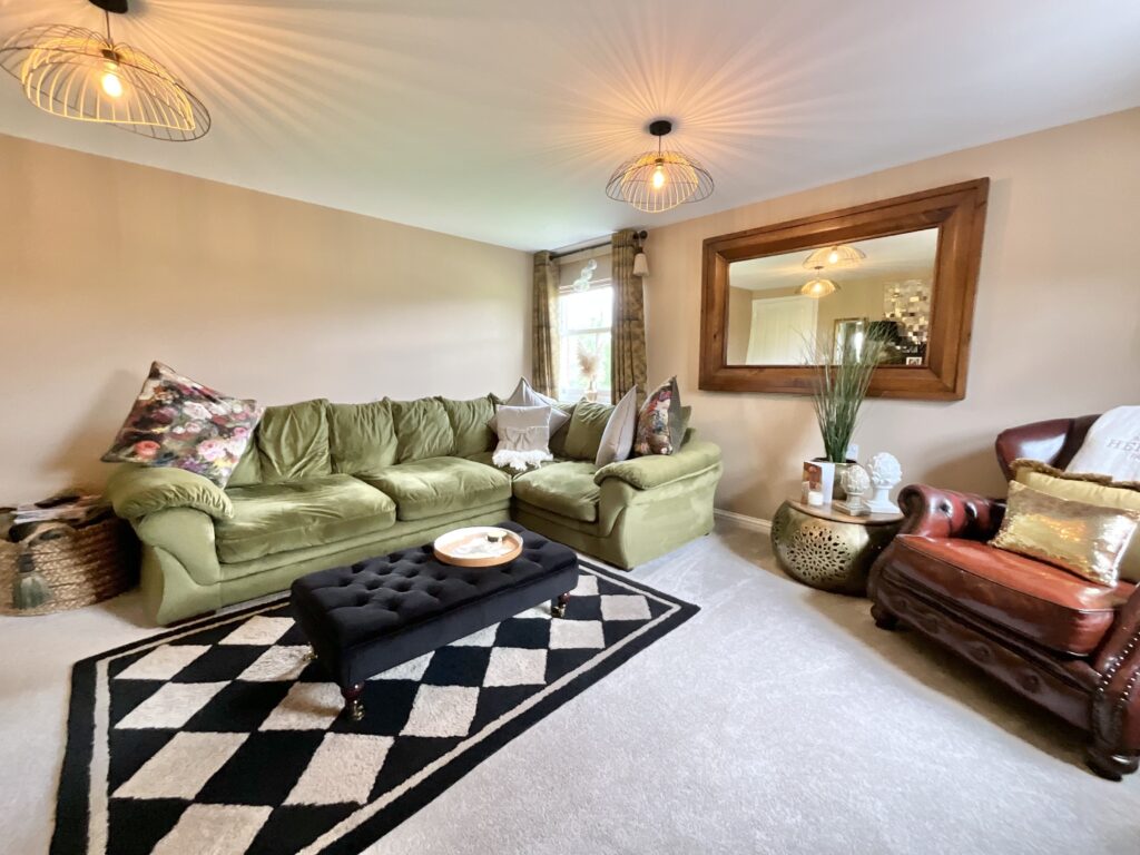 Hall Yard, Tean, ST10