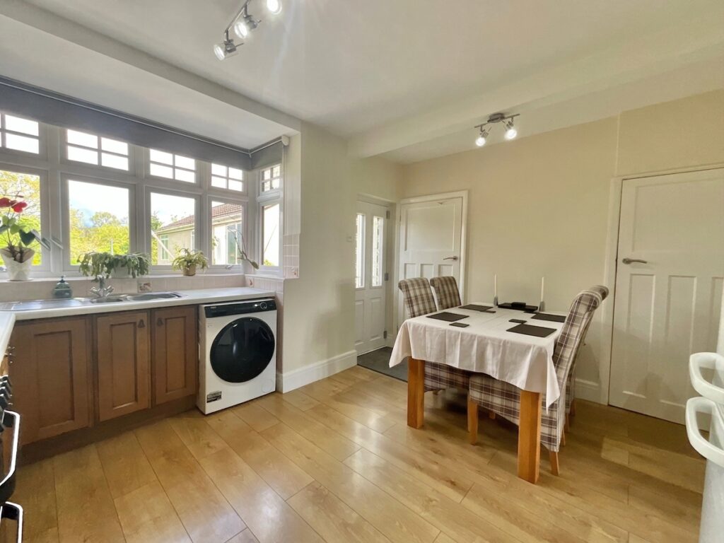 New Close Avenue, Forsbrook, ST11