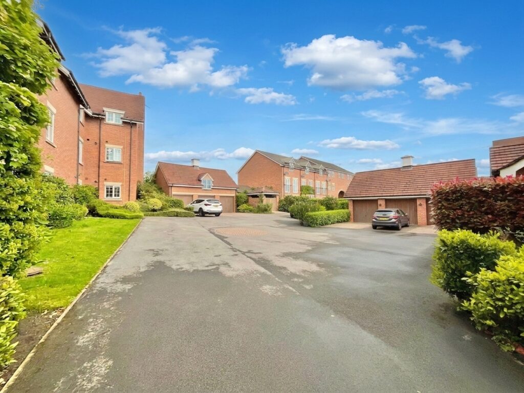 Chesterton Way, Weston, CW2