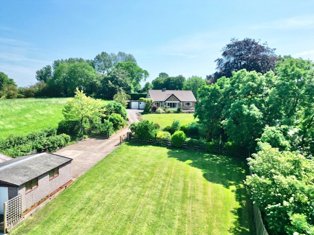 Whitgreave Lane, Whitgreave, ST18