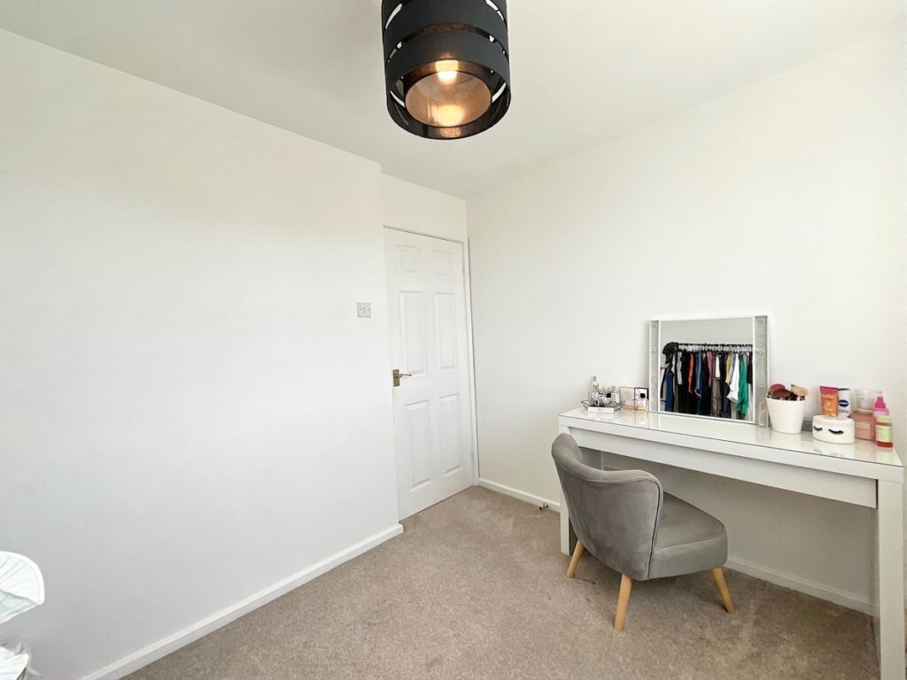 Mercer Avenue, Stone, ST15