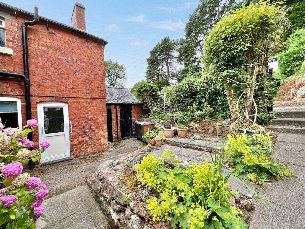 Foxt Road, Foxt, ST10