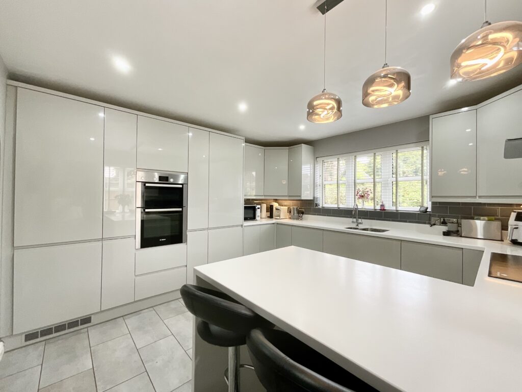 Meadowbank Avenue, Weston, ST18