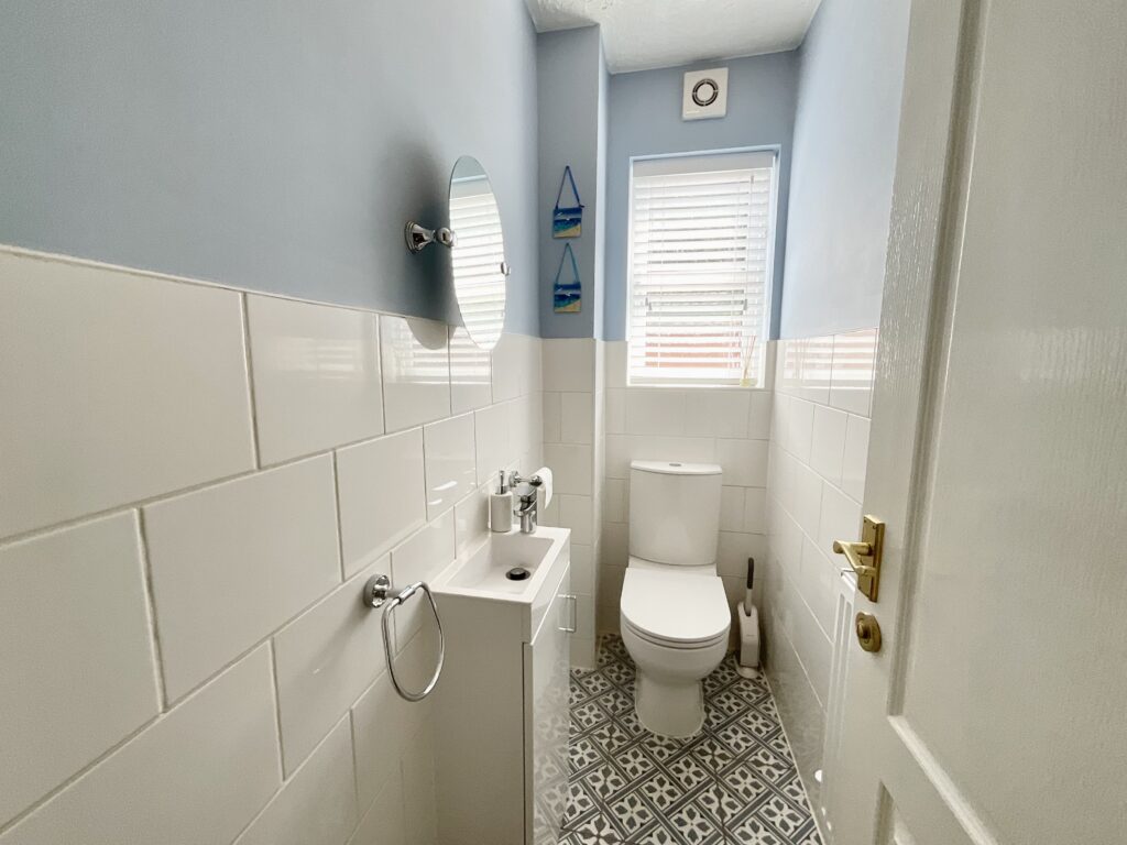 Meadowbank Avenue, Weston, ST18