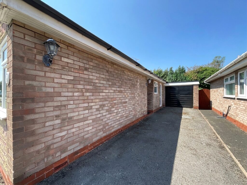 Friars Avenue, Stone, ST15