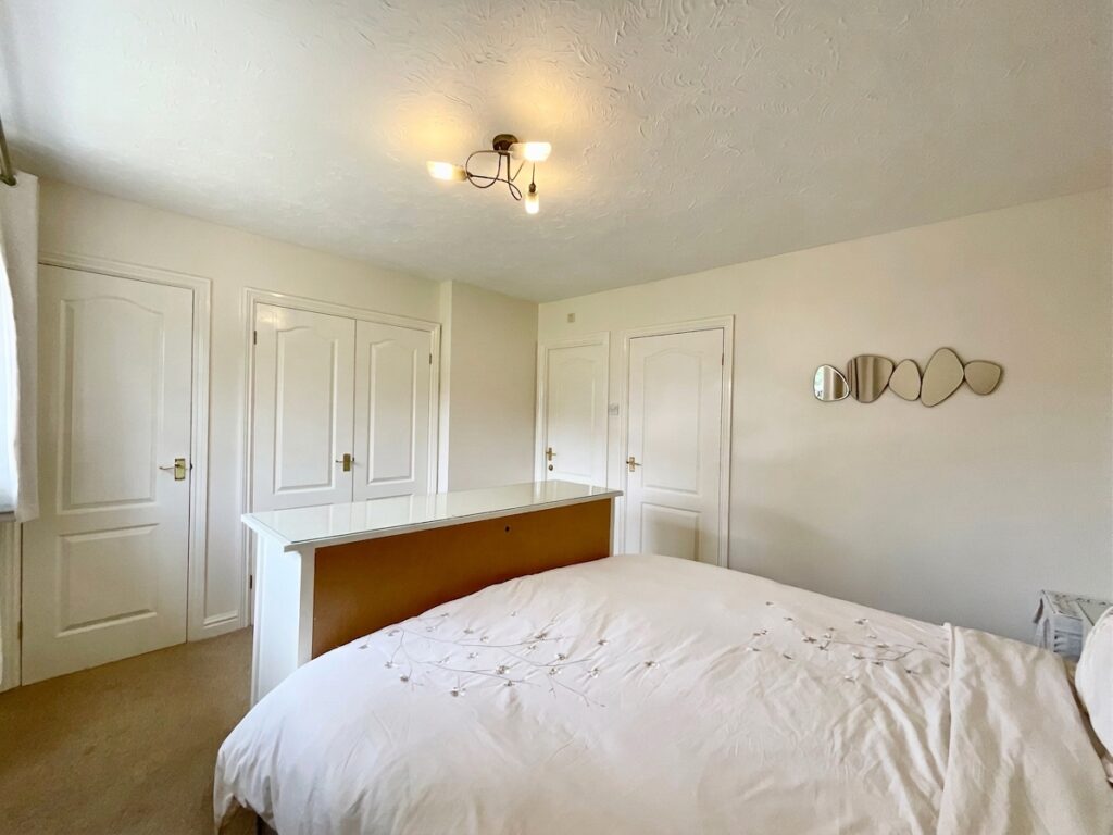 Meadowbank Avenue, Weston, ST18