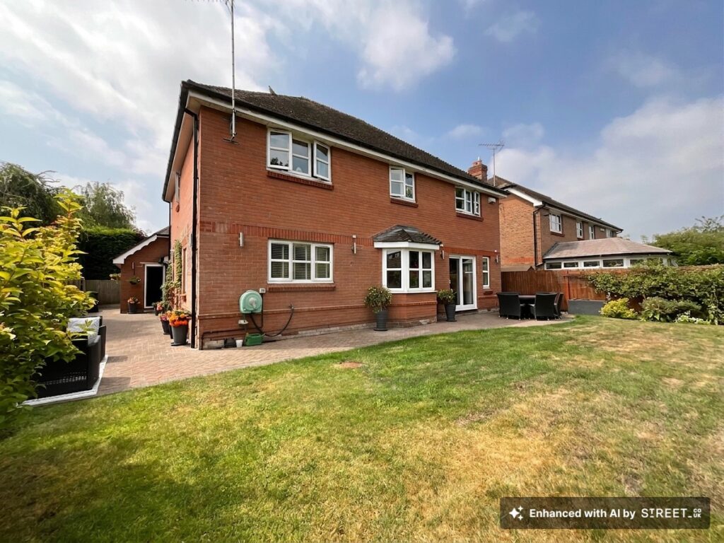Meadowbank Avenue, Weston, ST18