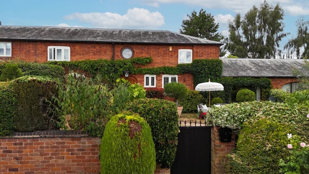 Tixall Court, Tixall, ST18