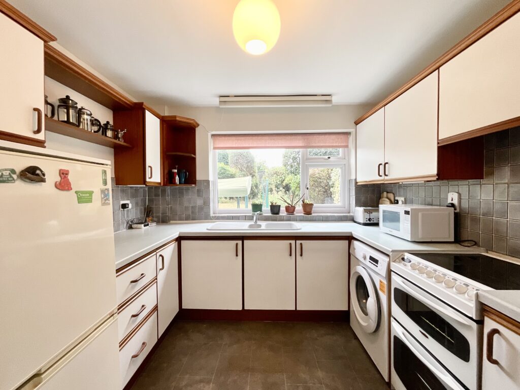 Avon Grove, Stone, ST15