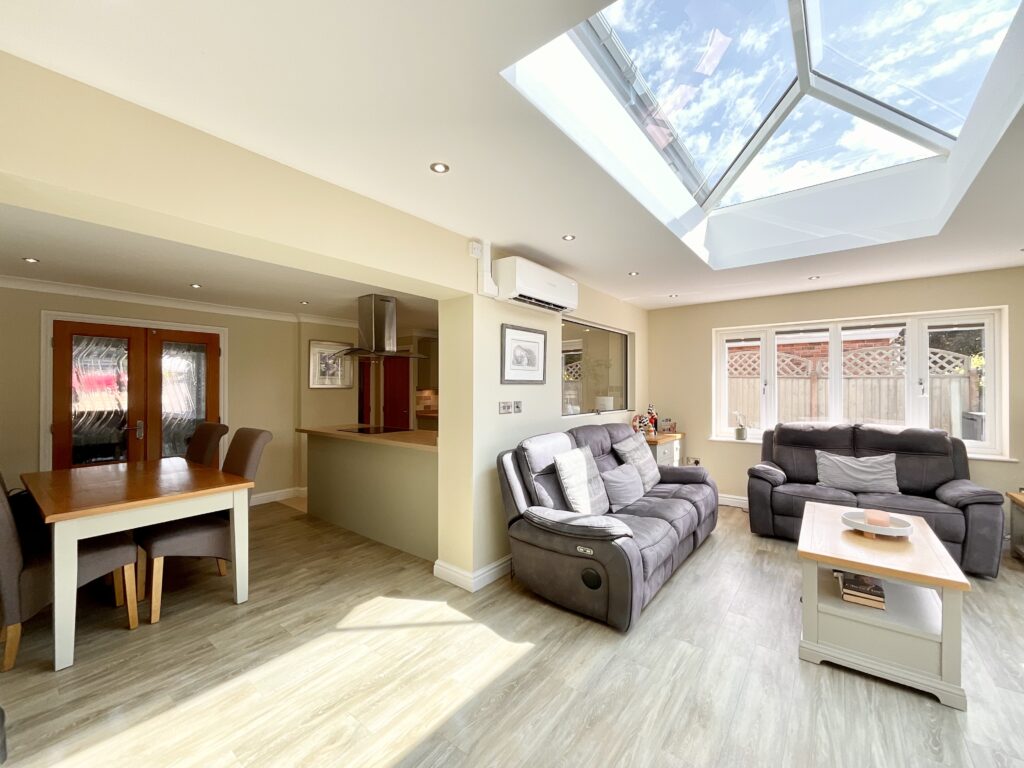Saddler Avenue, Stone, ST15