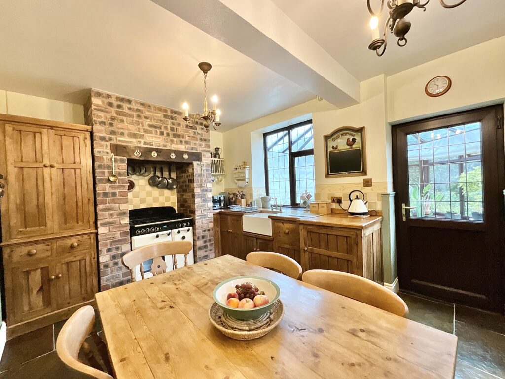 Whiston, Black Lane, ST10