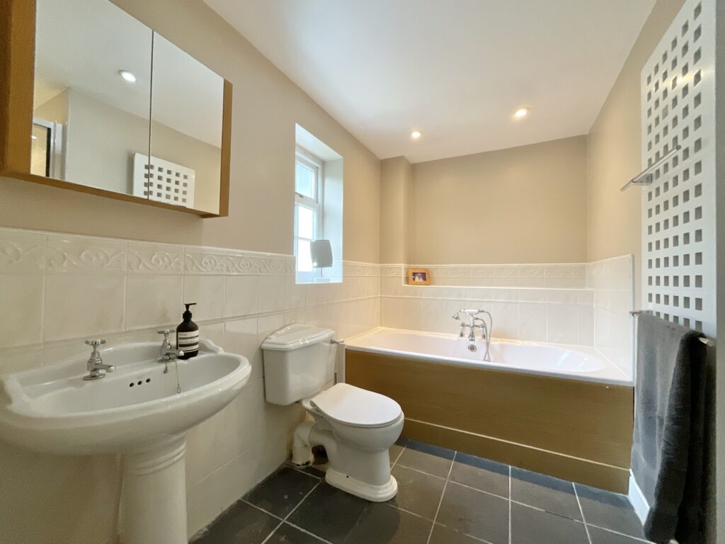 Kingswood Avenue, Weston, CW2