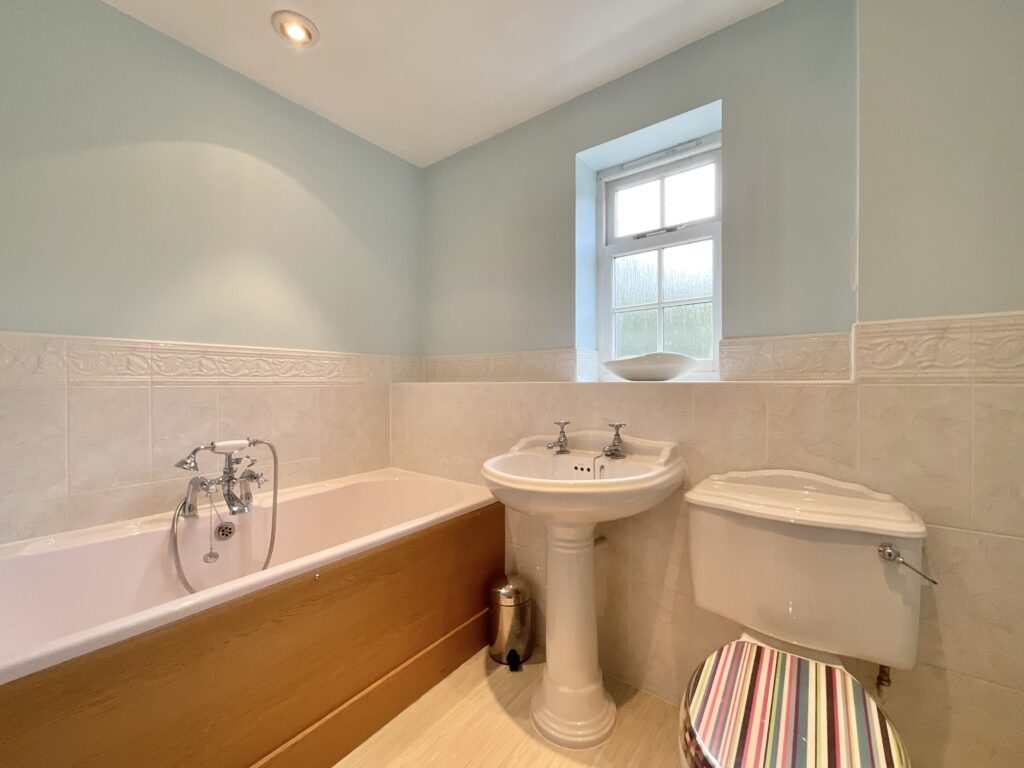 Kingswood Avenue, Weston, CW2