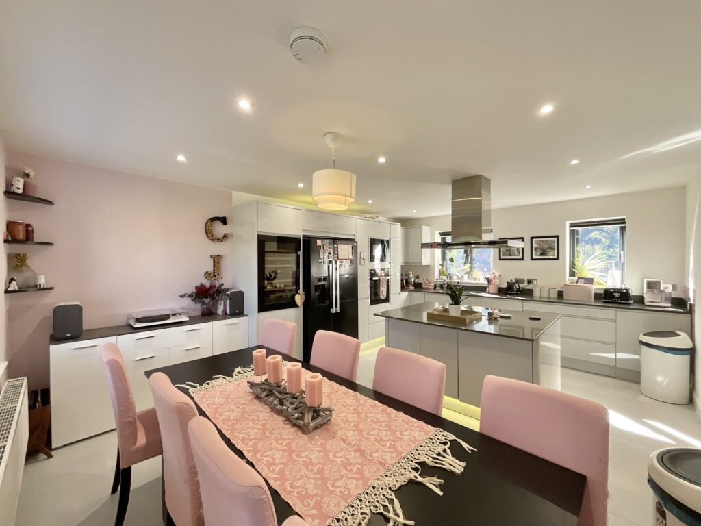 London Road, Woore, CW3